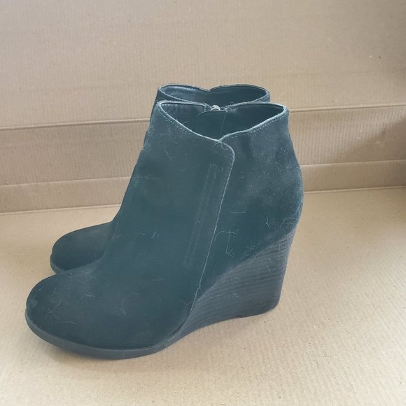 Black suede wedge boots sz 6.5M - Picture 4 of 7
